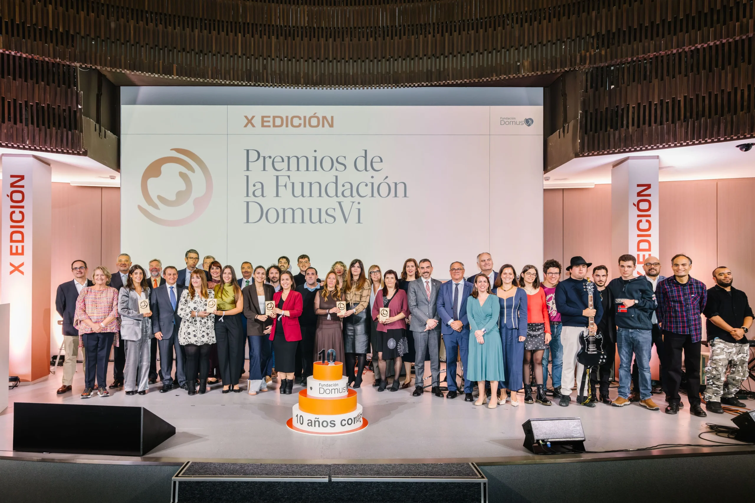 Foto familia baja calidad